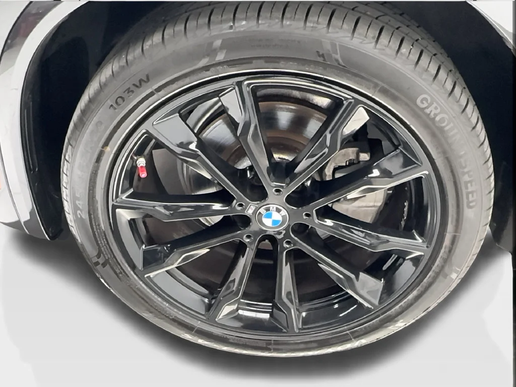 Used 2025 Gray BMW xDrive30i image 15