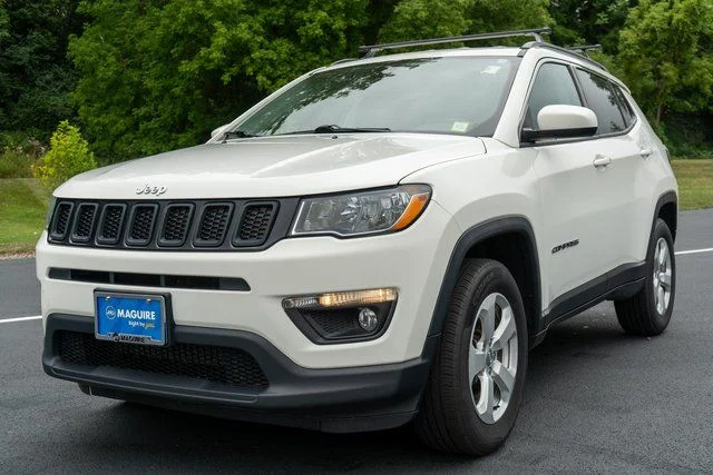 Used 2019 White Clearcoat Jeep Latitude image 2