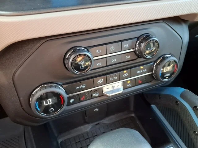 Used 2024 Green Ford Wildtrak image 20