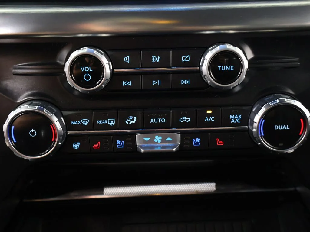 Used 2023 Agate Black Metallic Ford Lariat image 54