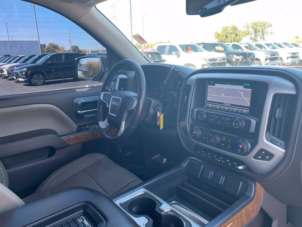 Used 2018 Red GMC SLT image 16