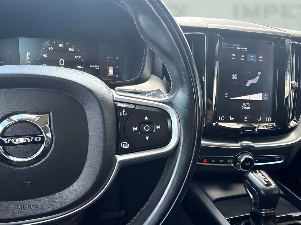 Used 2019  Volvo Momentum image 17
