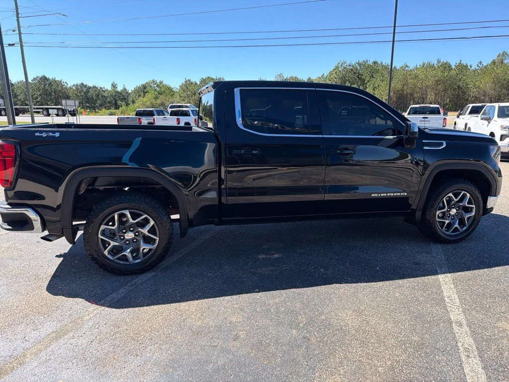 Used 2022 ONYX BLACK GMC SLE image 6
