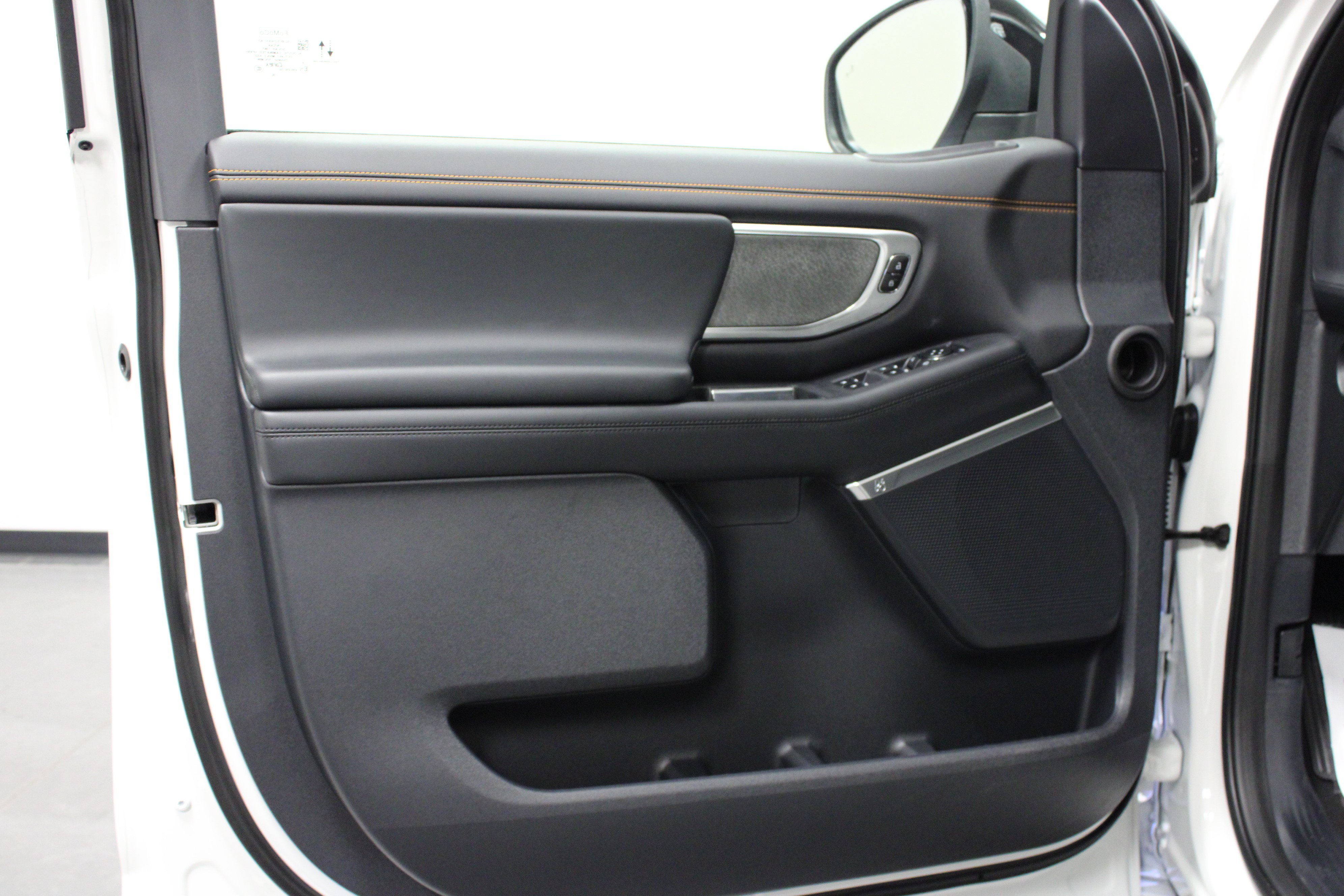 New 2026 Star White Metallic Tri-Coat Ford Tremor image 11
