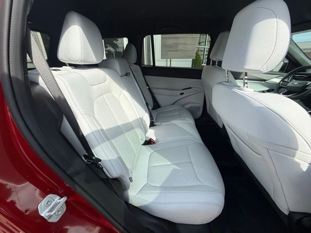 New 2026 Red Hot Pearl-Coat Exterior Paint Jeep Laredo image 26