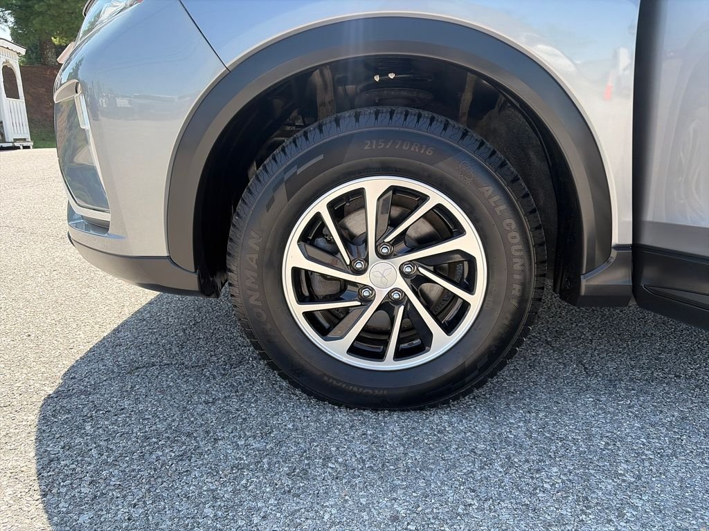 Used 2020 Silver Mitsubishi ES image 37