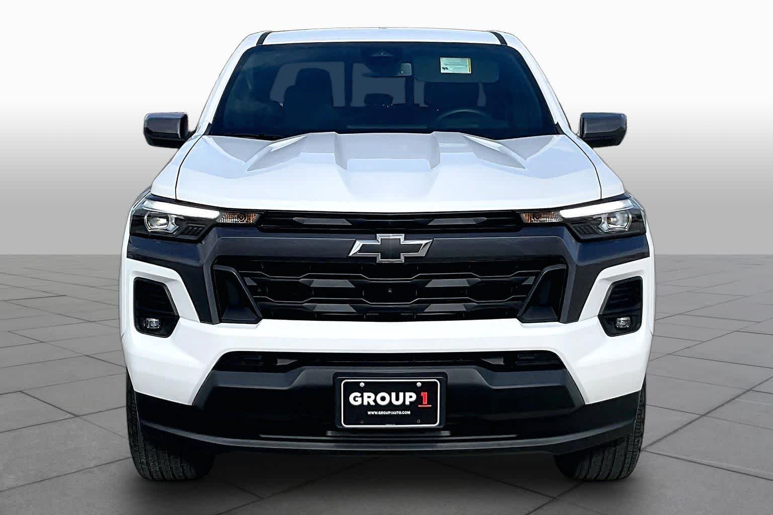 Used 2024 Summit White Chevrolet 2WD LT image 4