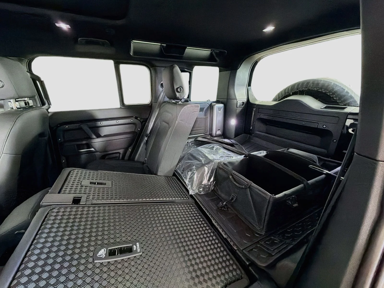 New 2026 Santorini Black Land Rover S image 28
