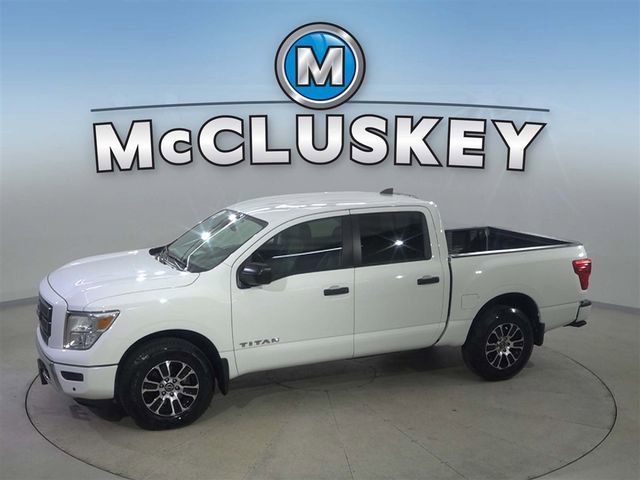 2024 Nissan TITAN Crew Cab SV 4x4