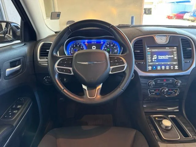 2018 Chrysler 300 Touring - Photo 13