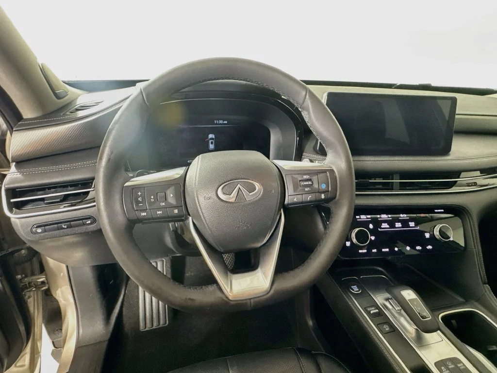 Certified Used 2024 Silver INFINITI LUXE image 14