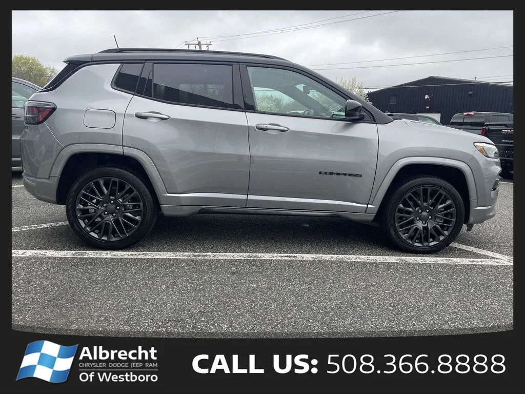Used 2023 Silver Jeep Limited image 6