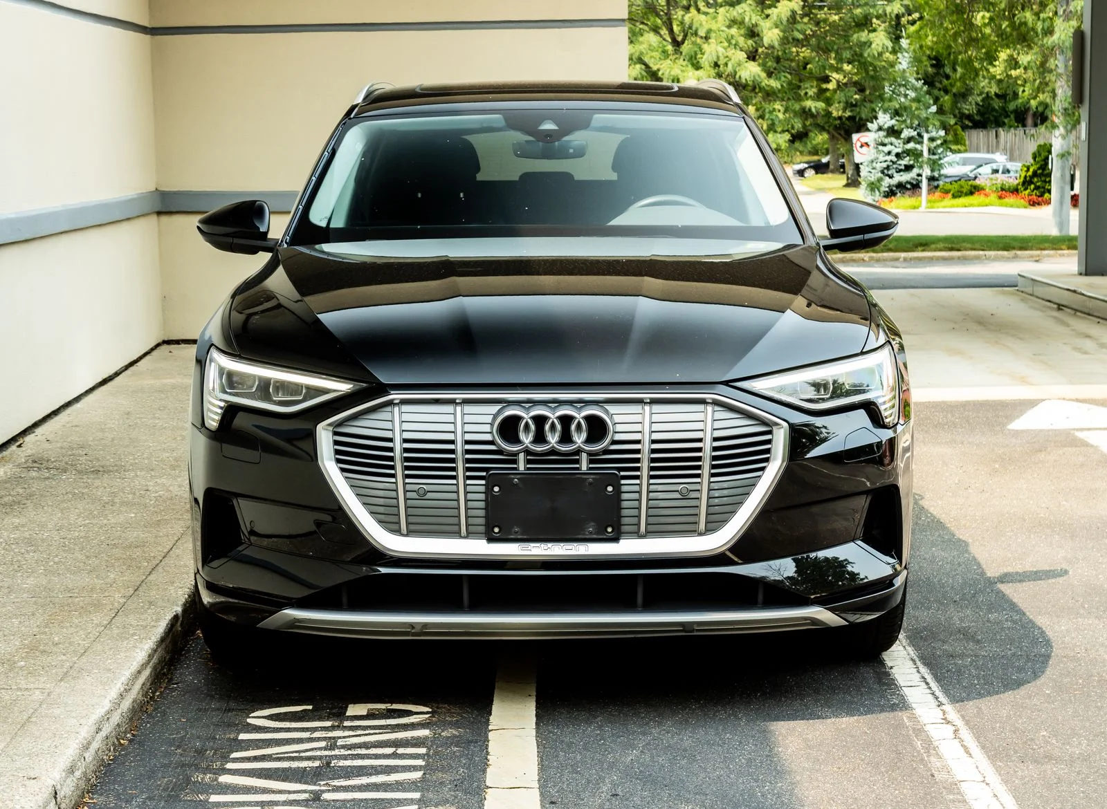 Used 2021 Audi e-tron Premium with VIN WA1AAAGE3MB013533 for sale in Commack, NY