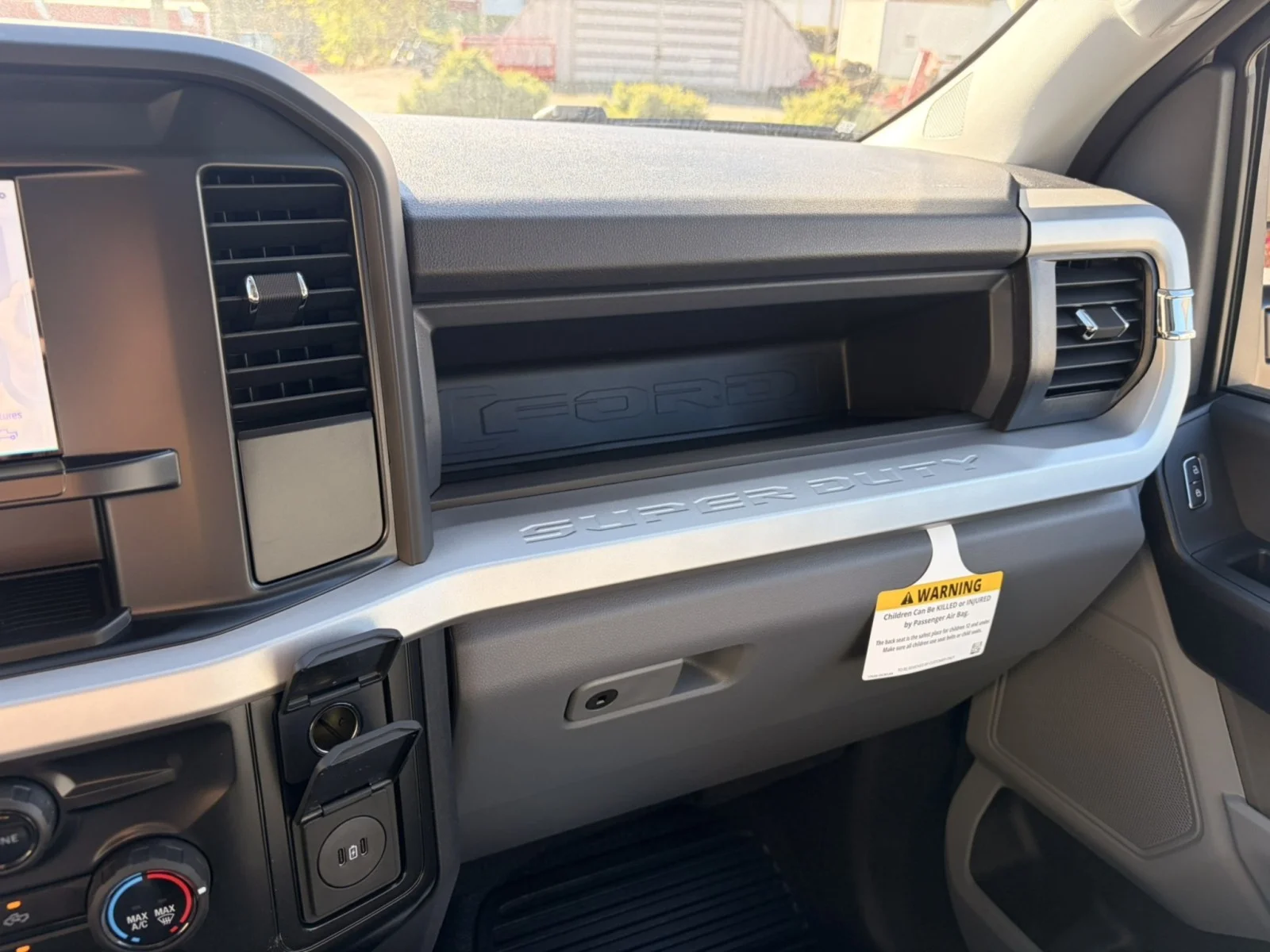 New 2027 Oxford White Ford XL image 22
