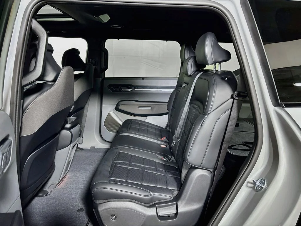 New 2026 Wolf Gray Kia Land AWD image 21