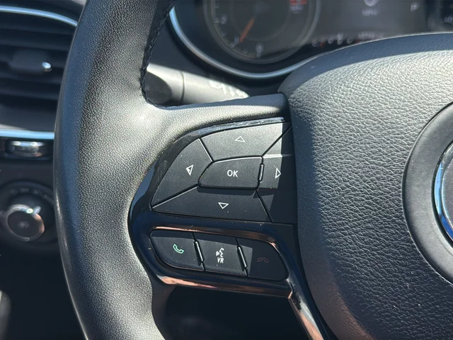 Used 2023 Black Jeep Altitude image 17