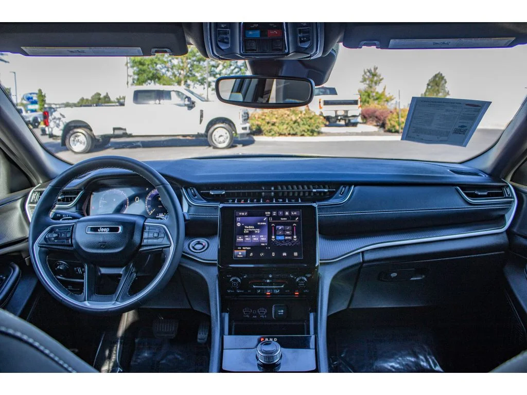 Used 2024 Baltic Gray Metallic Clearcoat Jeep Laredo X image 21