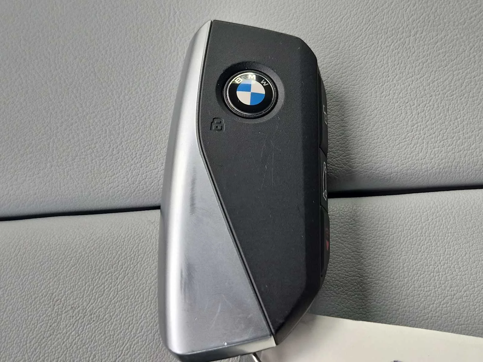 New 2026 Black Sapphire Metallic BMW xDrive40i image 36