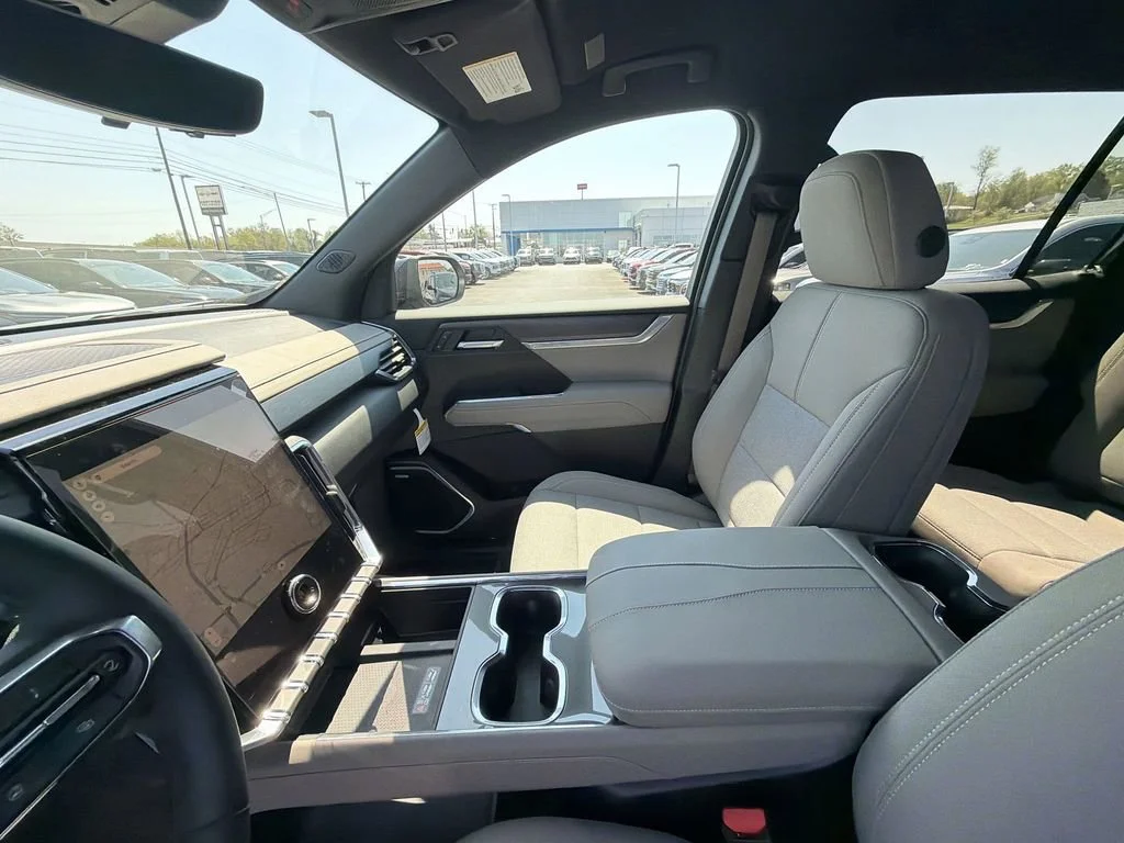 New 2026 Sterling Metallic GMC Elevation image 11