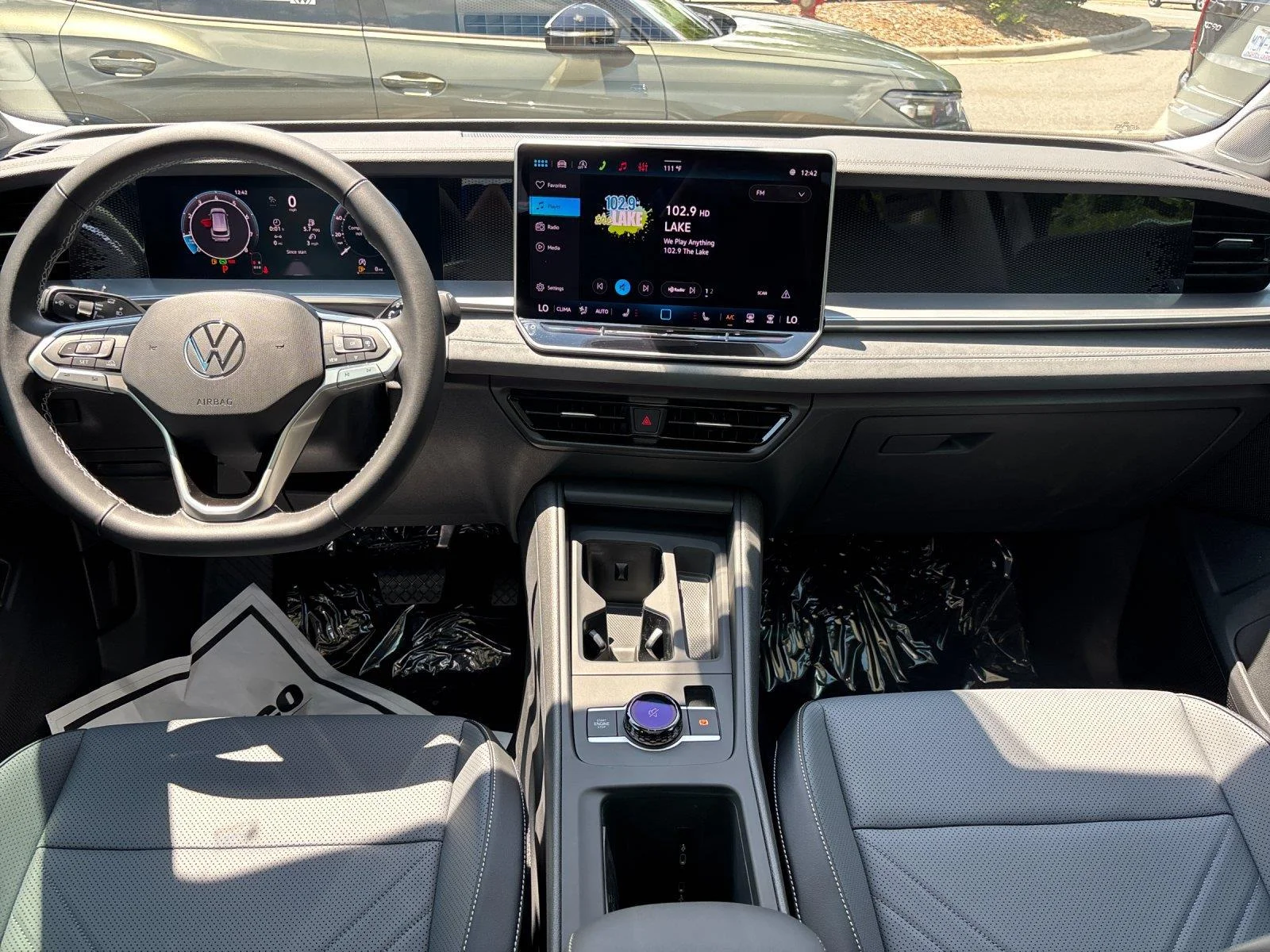 New 2026 platinum gray metallic Volkswagen SE image 34