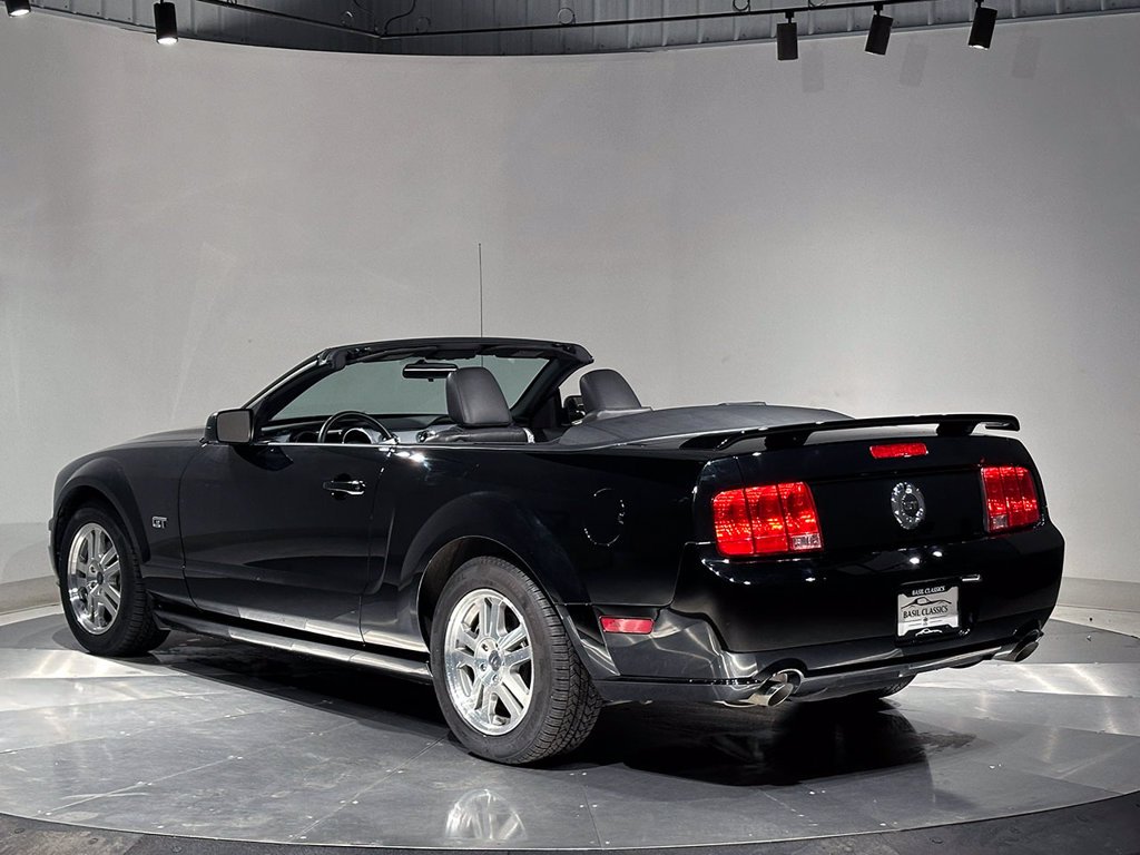 Used 2005 Black Ford  image 10