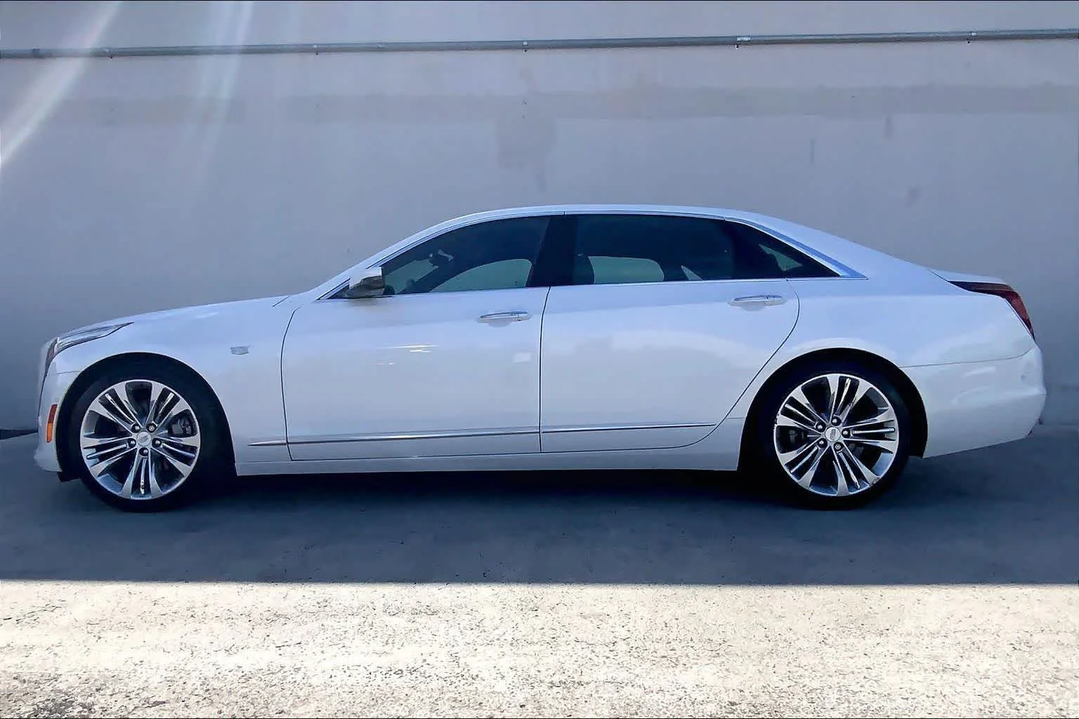 Used 2017 CRYSTAL WHITE TRICOAT Cadillac Platinum AWD image 3