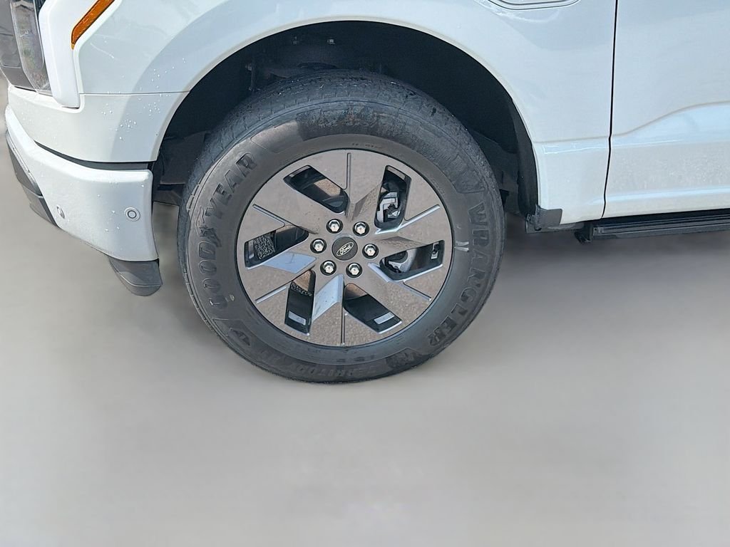Used 2023 Avalanche Ford Lariat image 35
