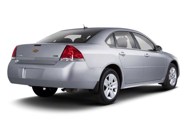 Used 2010 Summit White Chevrolet LS image 5