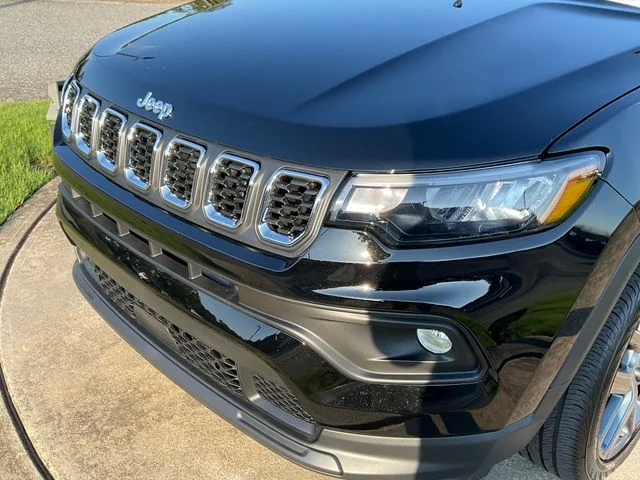 New 2026 Diamond Black Crystal Pearl-Coat Exterior Paint Jeep  image 10