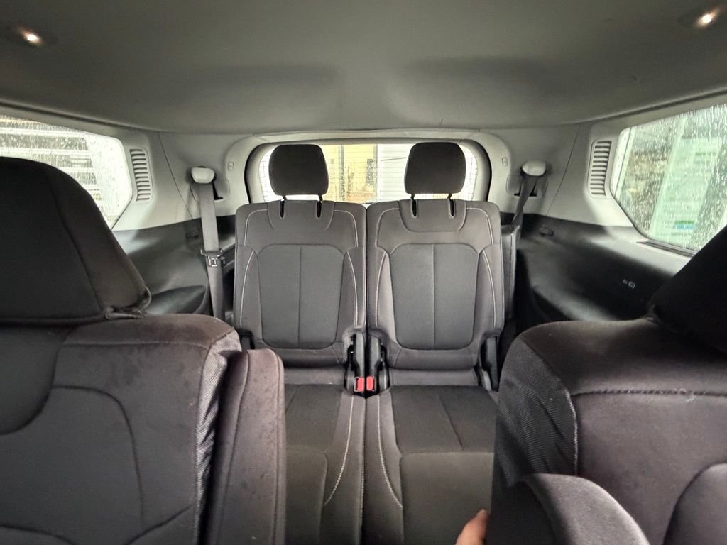 Used 2023 Gray Jeep Laredo image 16