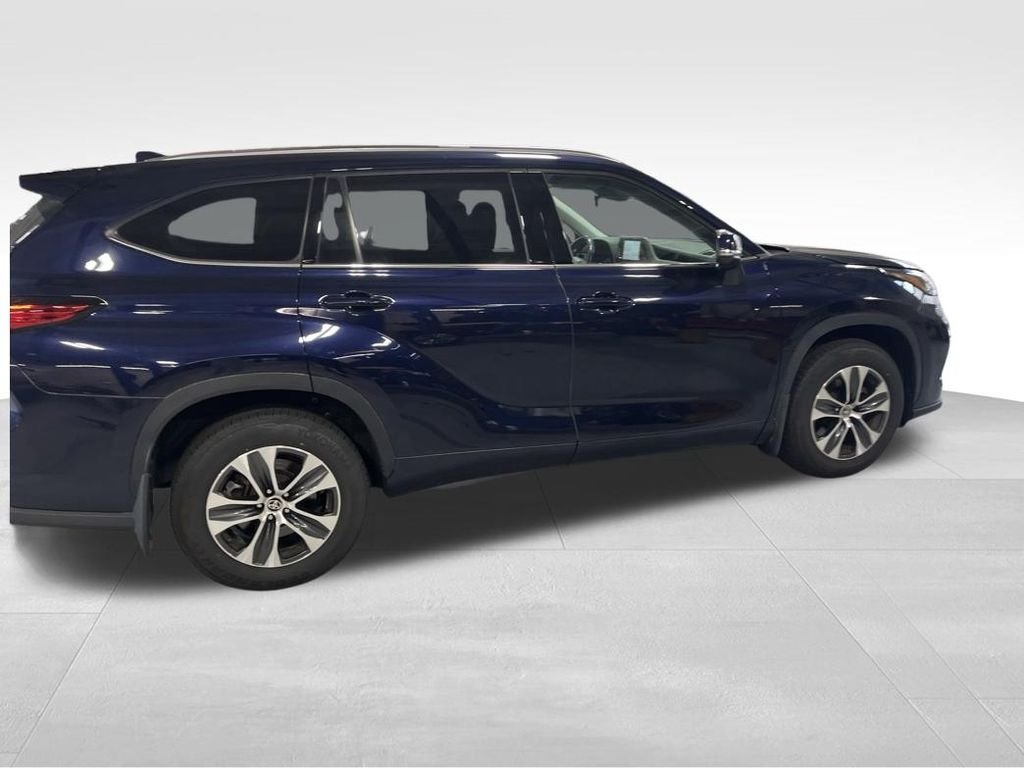 Used 2021  Toyota XLE image 17
