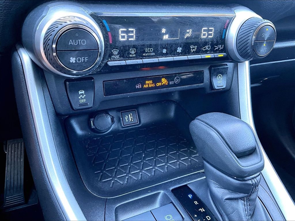 Used 2025 White Toyota XLE image 27