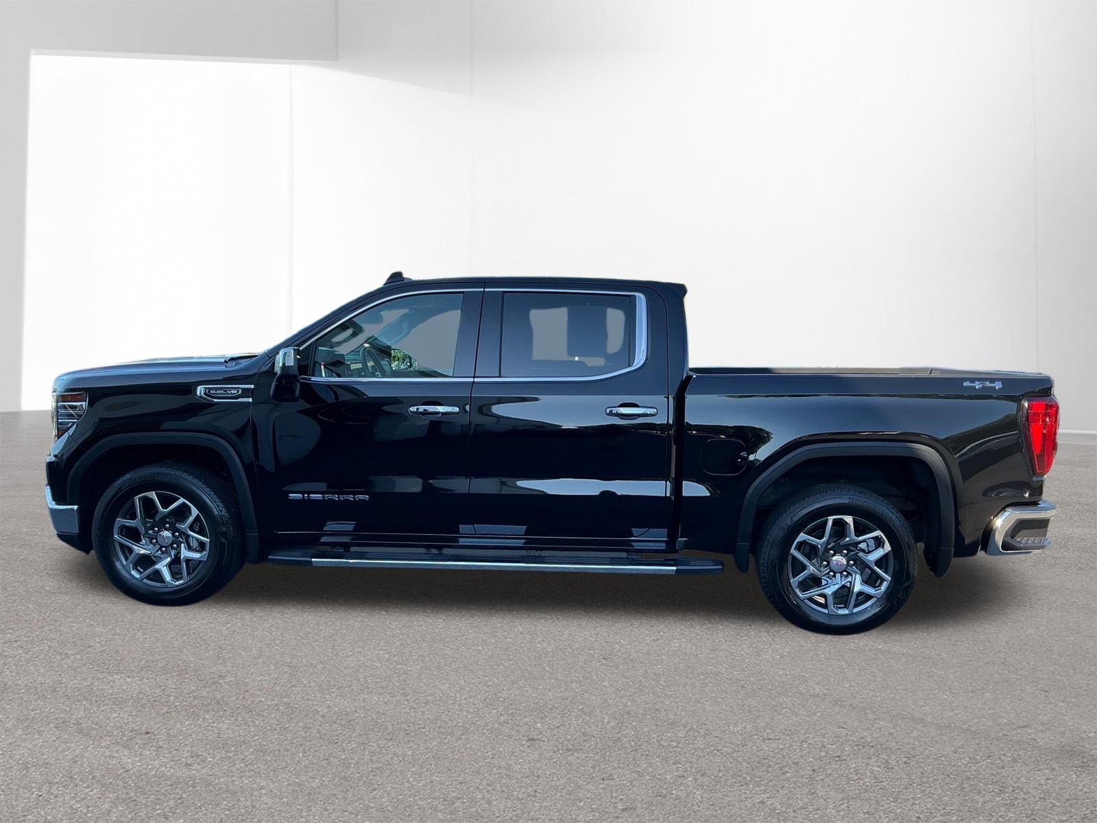 Used 2025 Onyx Black GMC SLT image 6
