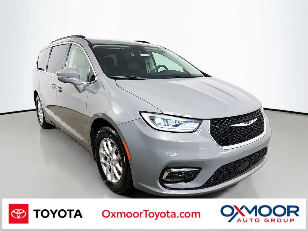 2022 Chrysler Pacifica Touring L's photo