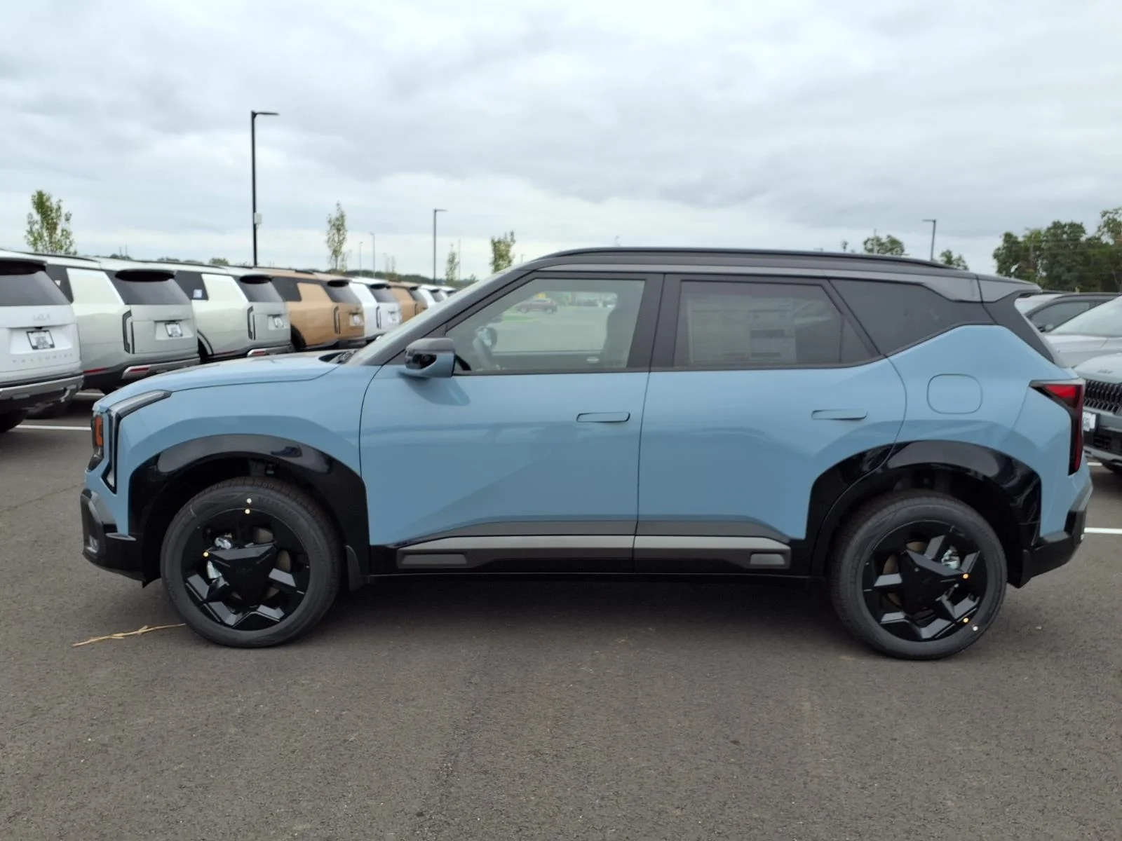 New 2027 Frost Blue / Black Roof Kia X-Line S image 14