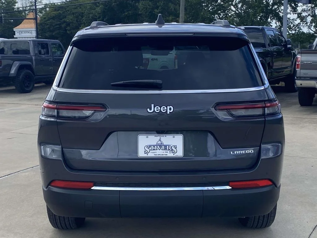 New 2026 Baltic Gray Metallic Clear-Coat Exterior Paint Jeep Laredo X image 6