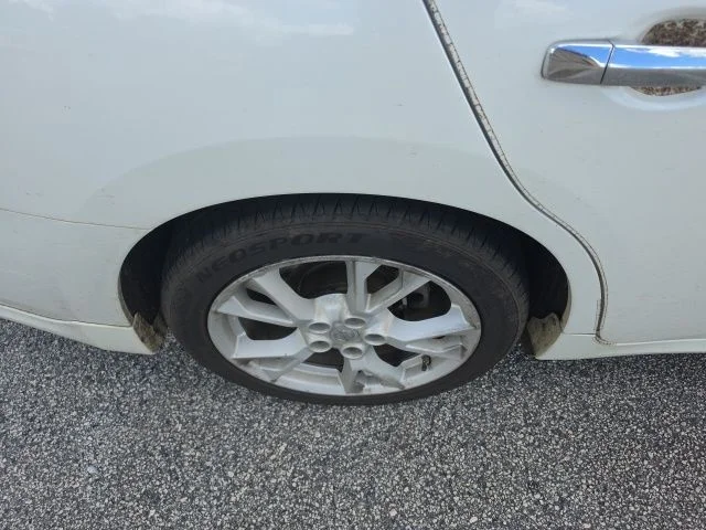 Used 2013 White Nissan 3.5 SV image 5