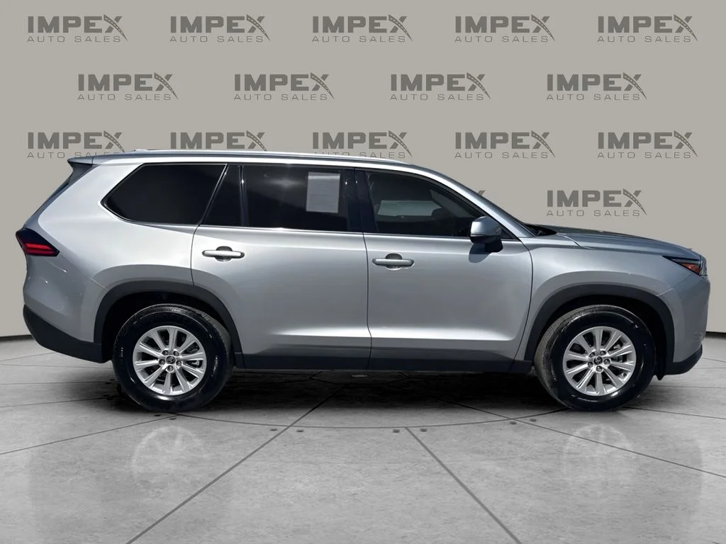 Used 2025 Silver Toyota XLE image 8