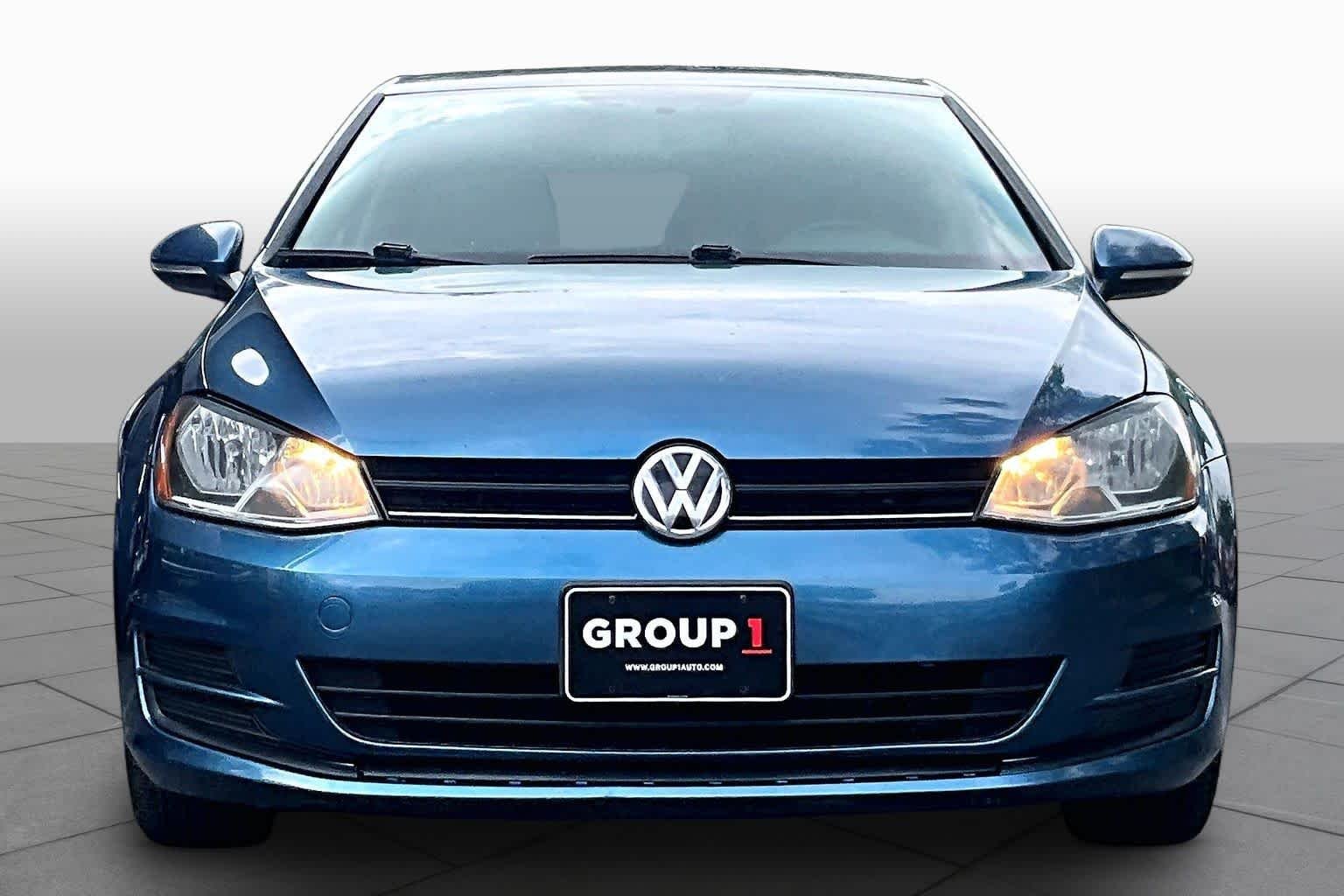 Pre-Owned 2017 Volkswagen Golf S