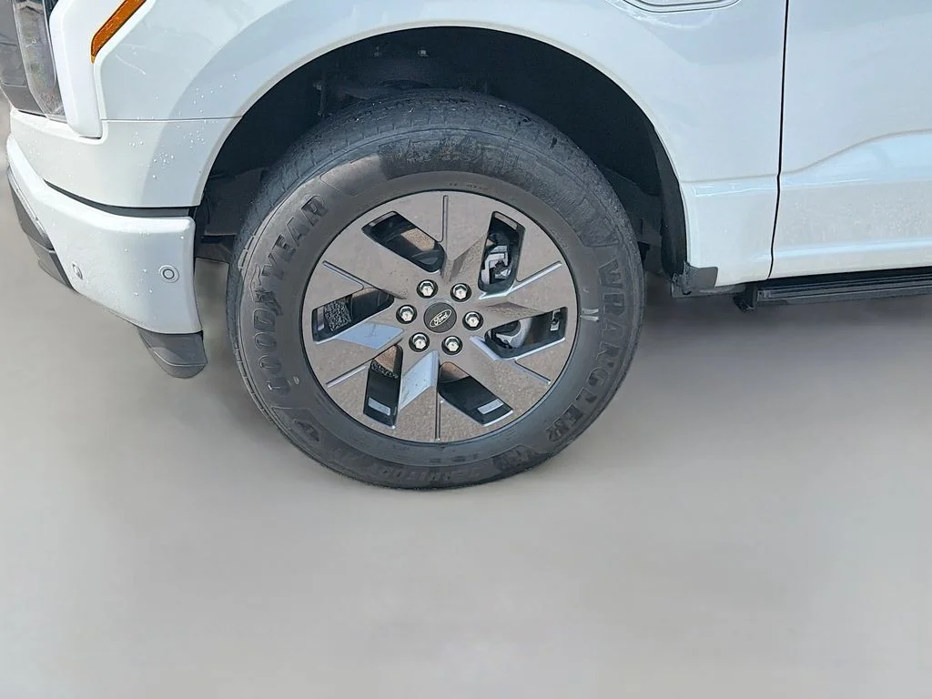Used 2023 Avalanche Ford Lariat image 35