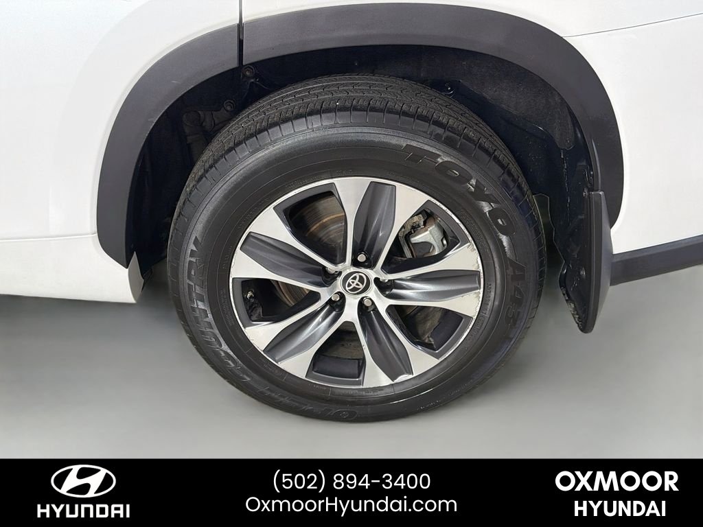 Used 2022 Wind Chill Pearl Toyota Hybrid XLE image 33