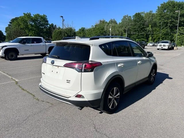 Used 2017 White Toyota XLE image 3