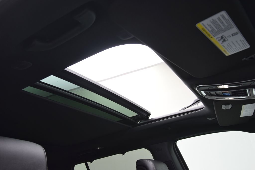 New 2026 Bright White Clear-Coat Exterior Paint Jeep Limited Reserve image 18