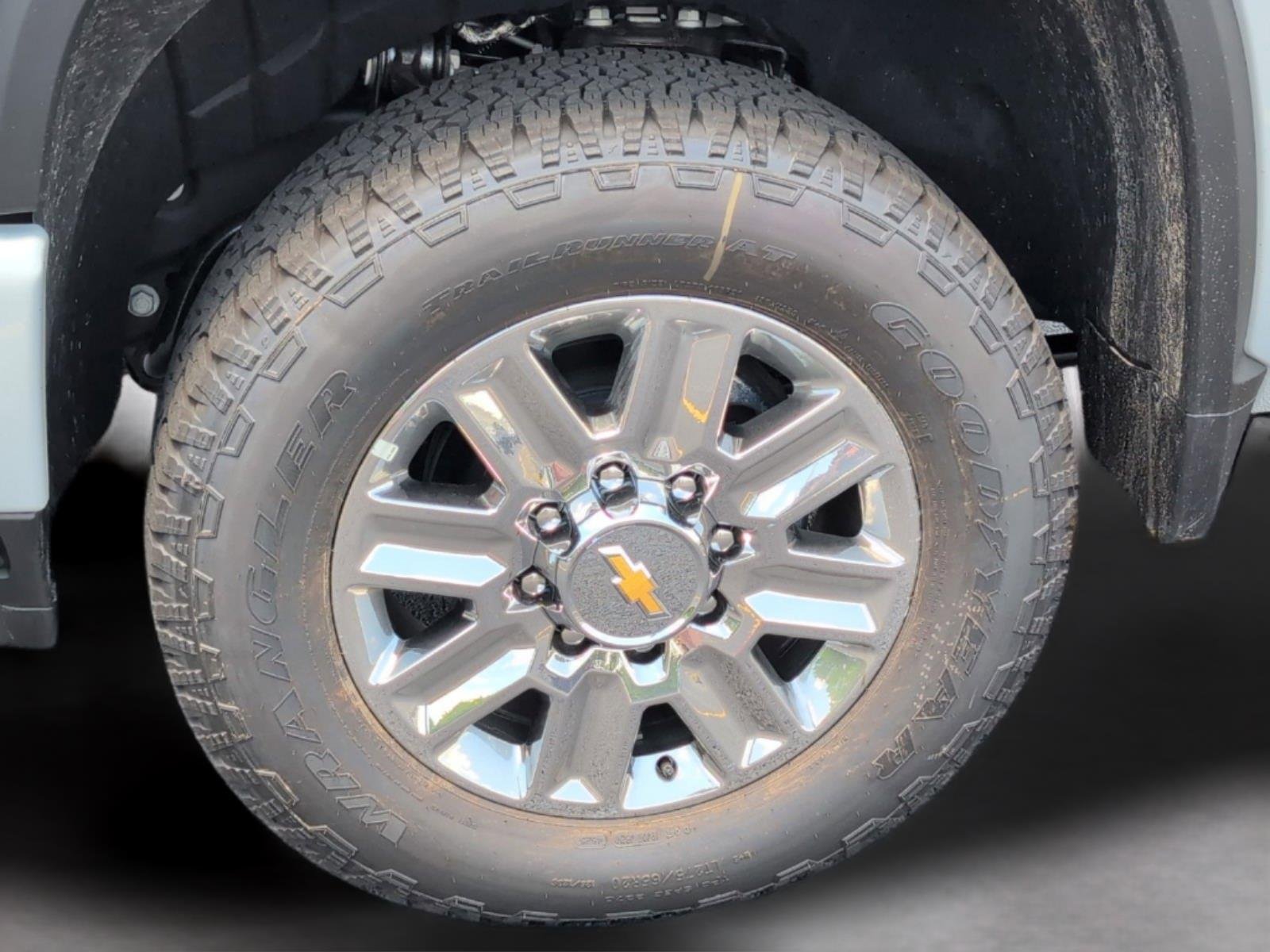 New 2026 Polar White Tricoat Chevrolet High Country image 11