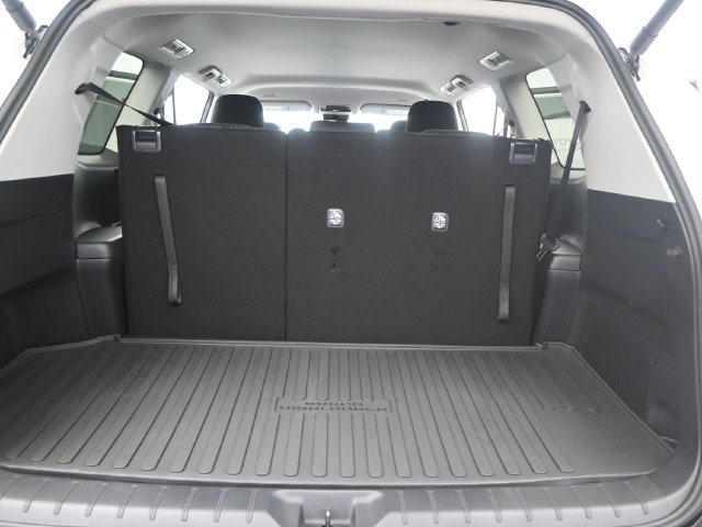 Used 2025 Wind Chill Pearl Toyota LE image 14