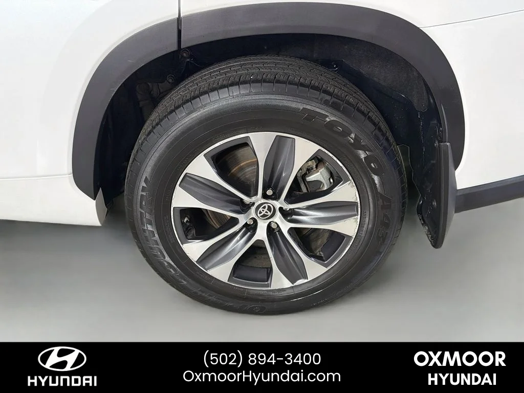 Used 2022 Wind Chill Pearl Toyota Hybrid XLE image 33