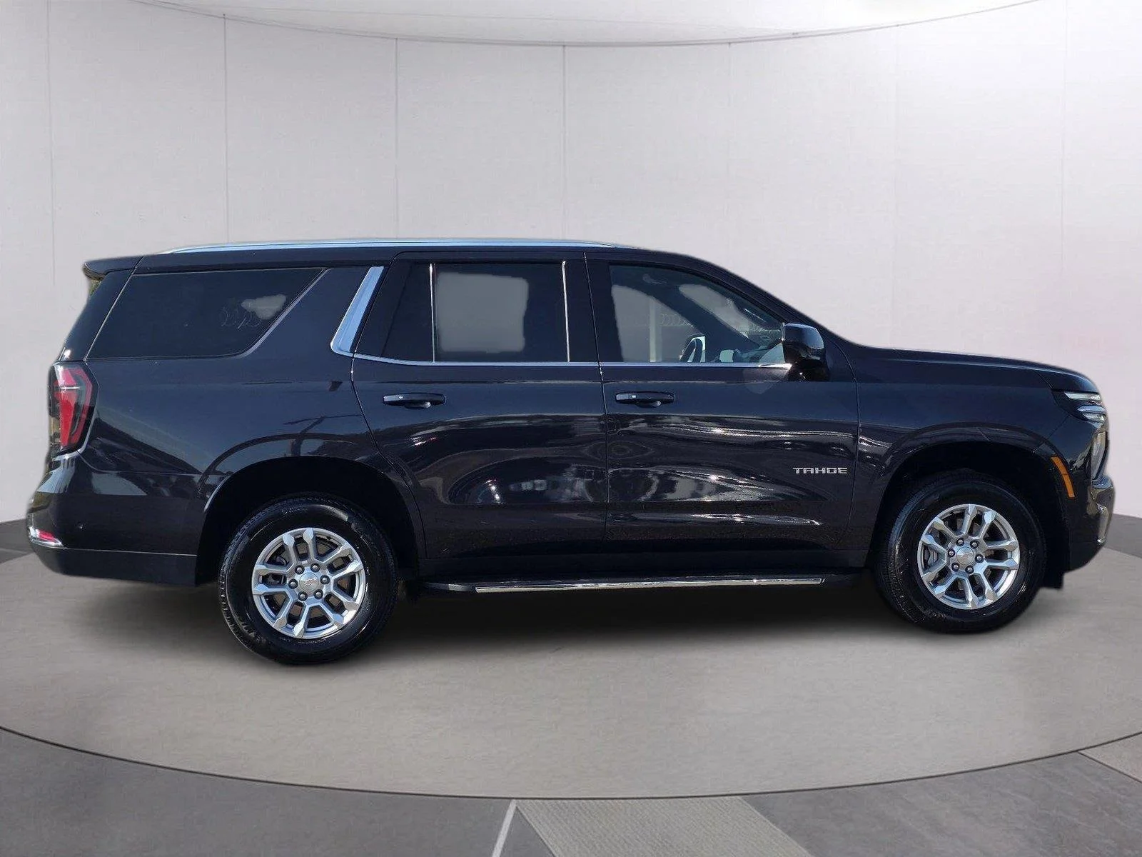 Used 2025 Dark Ash Metallic Chevrolet LT image 4