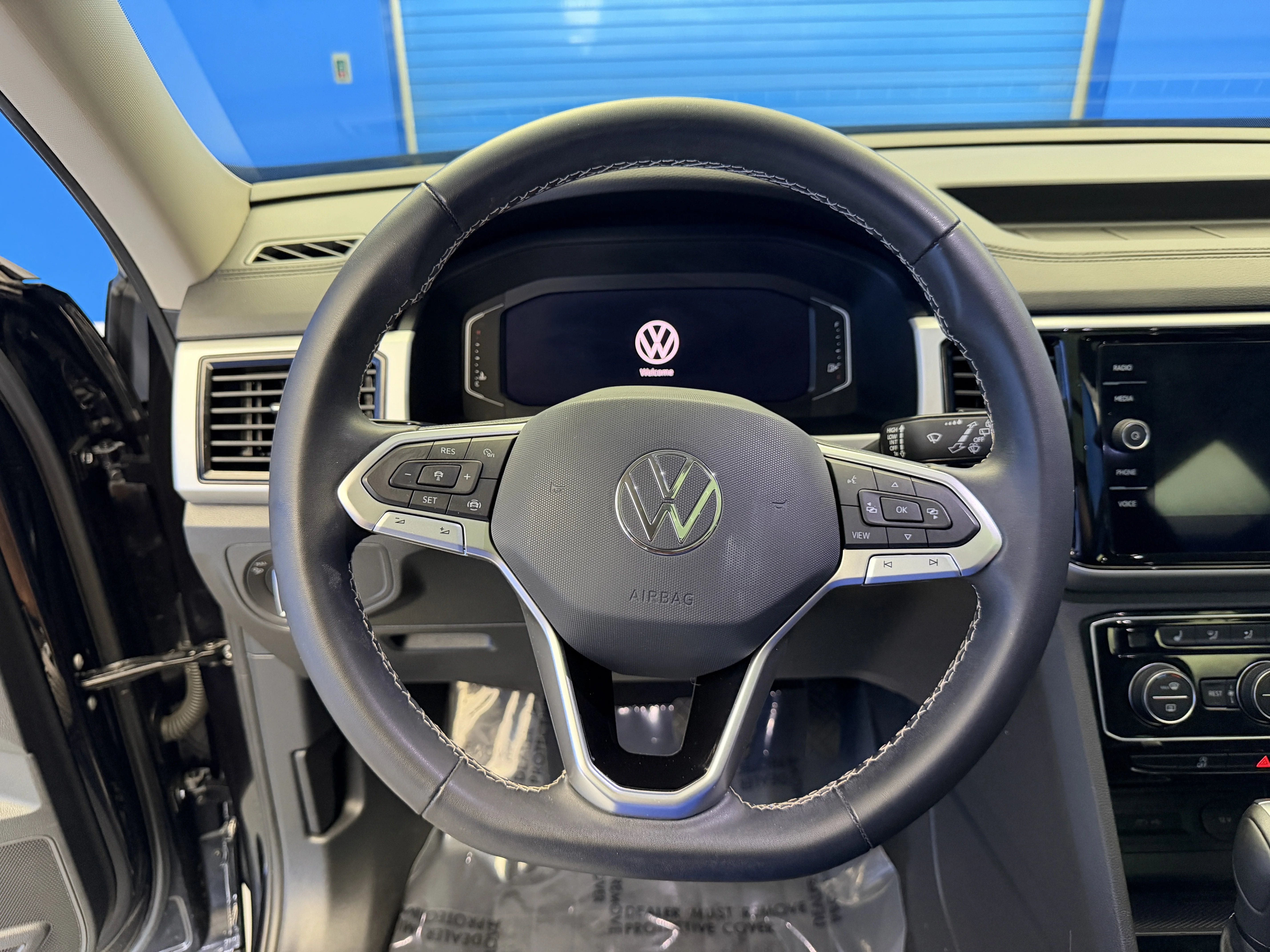 Used 2023 DEEP BLACK PEARL Volkswagen 3.6L V6 SE w/Technology image 14