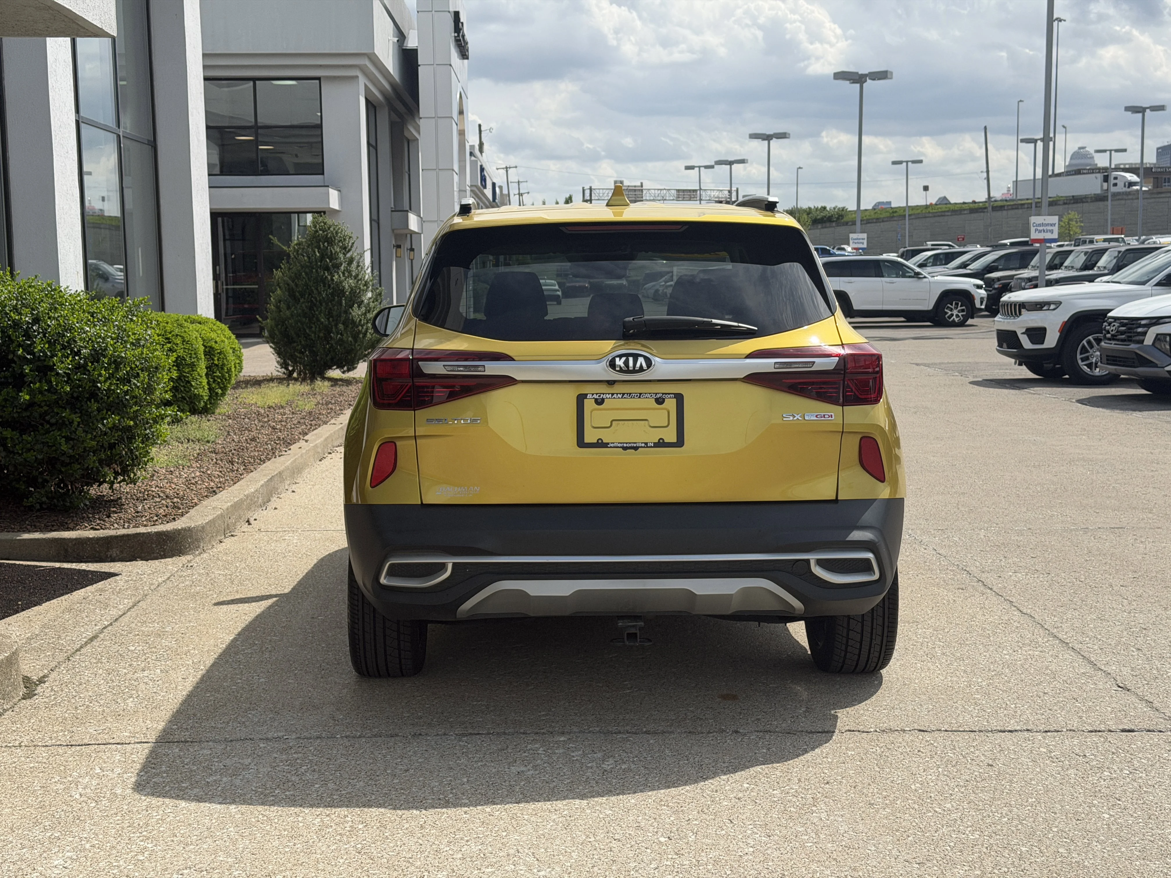 Used 2021 Starbright Yellow Kia SX image 6