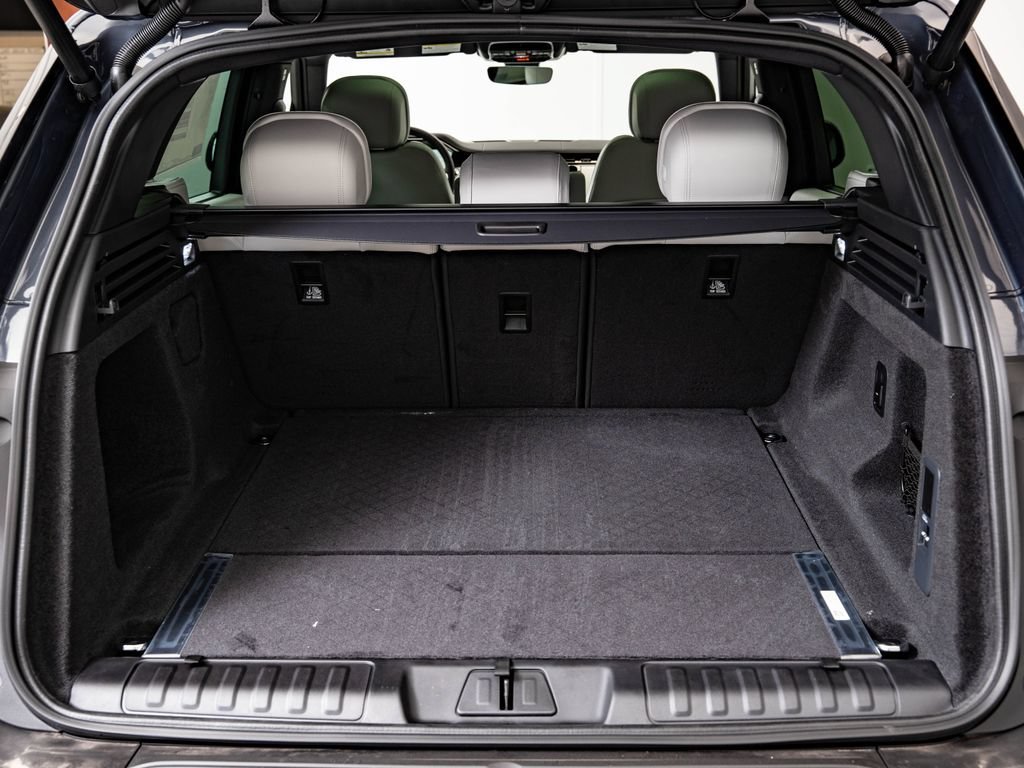 New 2026 Varesine Blue Land Rover SE image 21